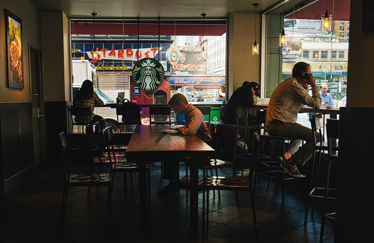 20 Life Hacks for Digital Nomads: How to Thrive on the Road